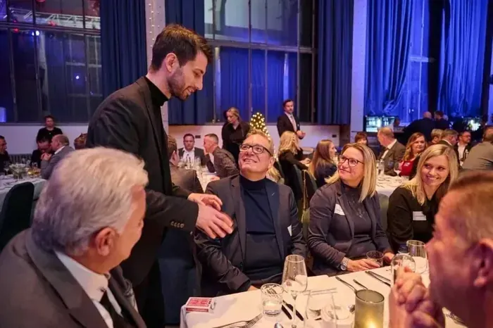 Zauberer Oliver Henke bei einer Close-up Zaubershow in München